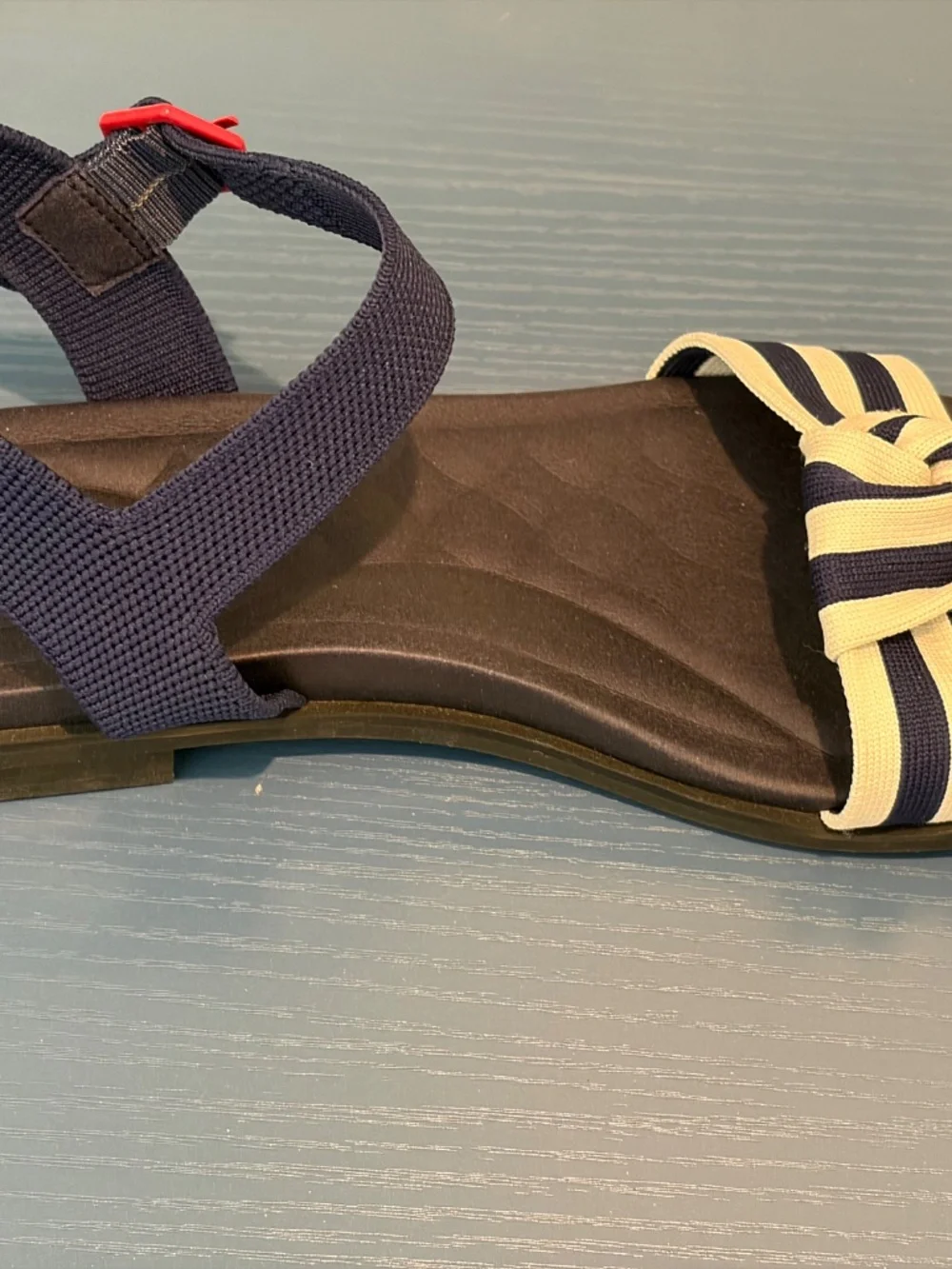 Vivaia sandal
